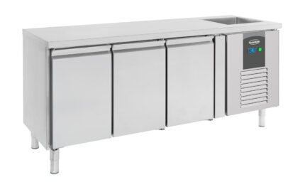 700 refrigerated counter sink 3 doors