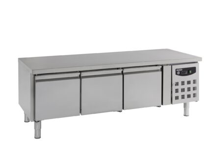 Refrigerated counter height 650 3 doors