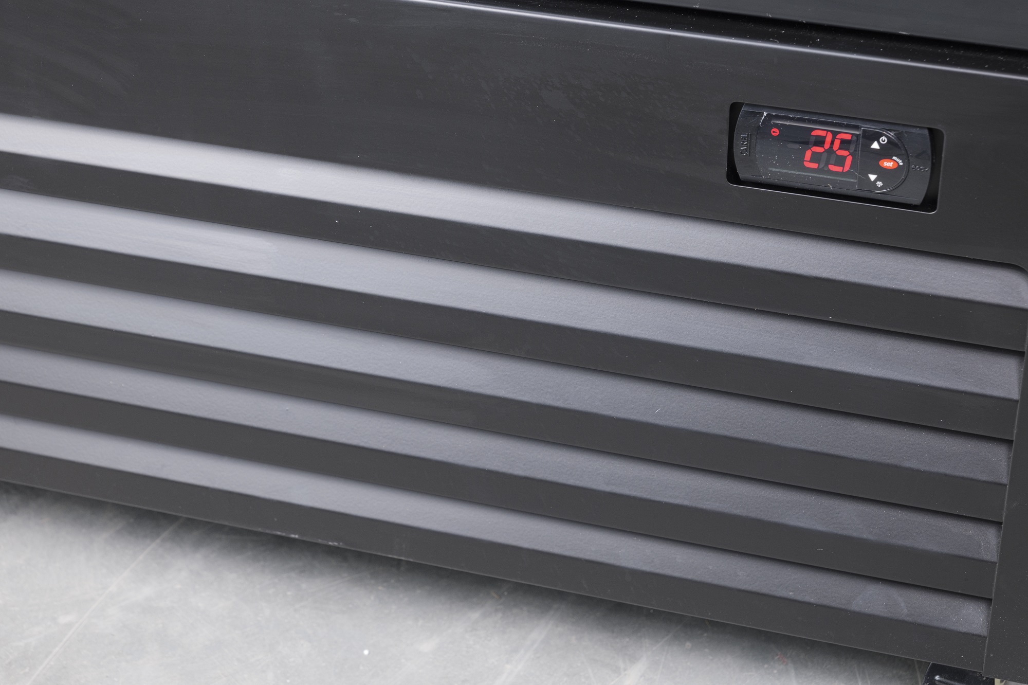 7455_1398_controller_1 Šaldytuvas su stumdomomis stiklinėmis durimis BEZ-780 SL juodas - Image 5