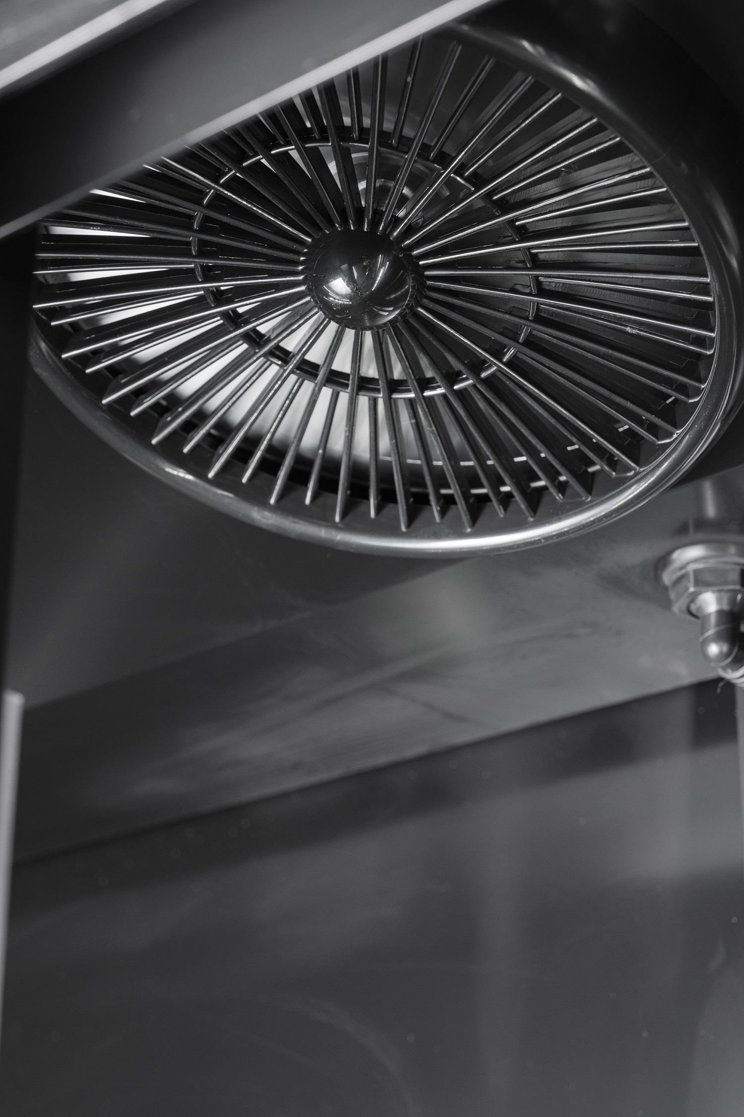 7455_1398_fan_1 Šaldytuvas su stumdomomis stiklinėmis durimis BEZ-780 SL juodas - Image 6