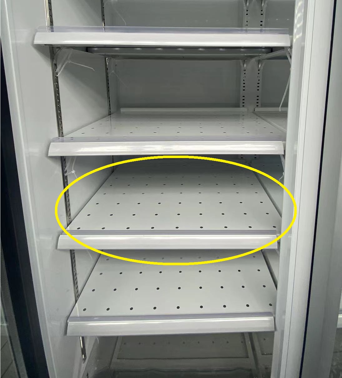 7455_3200-3205-3220_24 Perforuotos grotelės kairė/dešinė baltos, skirtos 7455.2200-2205-2210-2400-2410-2416 - Image 8