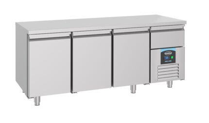 700 refrigerated counter 3 doors