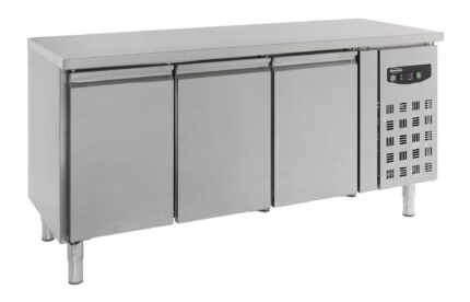 700 refrigerated counter 3 doors